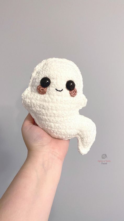 Crochet Ghost Stuffed Animal, One Colour Amigurumi, Easy Crochet Projects Halloween, Chunky Velvet Yarn Crochet Patterns, Ghost Plushie Crochet Pattern, Ghost Plush Crochet Pattern, Ghost Crochet Pillow, Large Crochet Ghost Pattern Free, Ghost Pillow Crochet