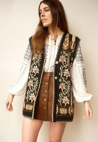 Vintage Vest Top, Folk Inspired Fashion, 70s Folk Fashion, Tapestry Vest Outfit, Embroidered Vest Outfits, Vintage Vest Outfits For Women, 70s Vest Outfits, 70s Waistcoat, Boho Vest Outfit