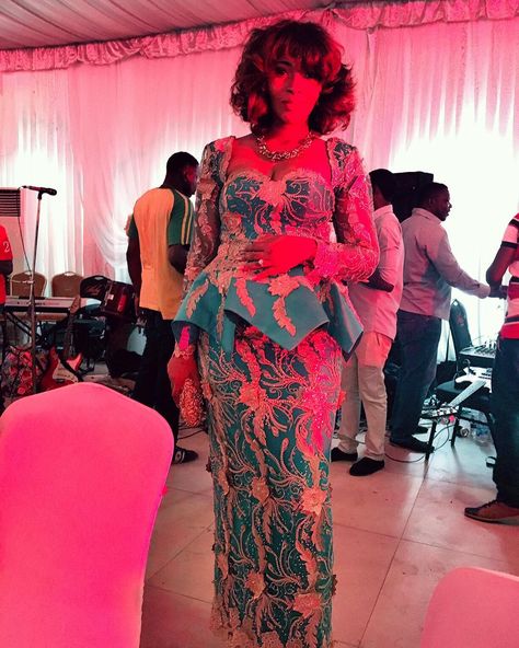 Lilian Esoro's Pregnancy Glow is Awesome as She Debuts Cute Baby Bump - Wedding Digest Naija Wedding Dress For Pregnant Women, Kate Hudson Dress, Cute Baby Bump, Styles For Pregnant Women, Africa Chic, Traditional Couple, Dress For Pregnant, Aso Ebi Style, Dress For Pregnant Women