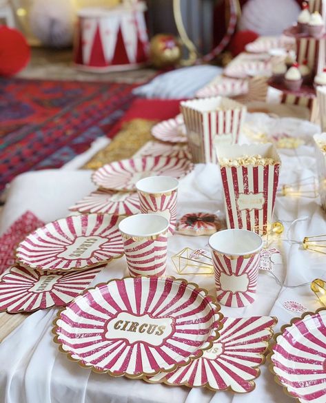 Retro Circus, Carnival Birthday Party Theme, Birthday Themes For Boys, Teen Party, Circus Birthday, Circus Theme, Circus Party, Boy Party, Baby Decor