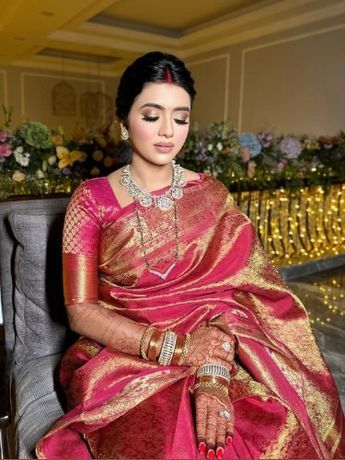 Karwa Chauth Look, Reception Saree Look, Red Saree Wedding, Sleek Wedding, Best Indian Wedding Dresses, Reception Saree, Wedding Lehenga Designs, Best Bridal Makeup, Indian Bride Outfits