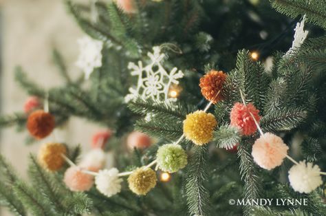 Pom Garland, Christmas Tree Garland, Tree Garland, Pom Pom Garland, Natural Christmas, Xmas Ideas, Christmas 2019, Christmas Love, Holiday Diy