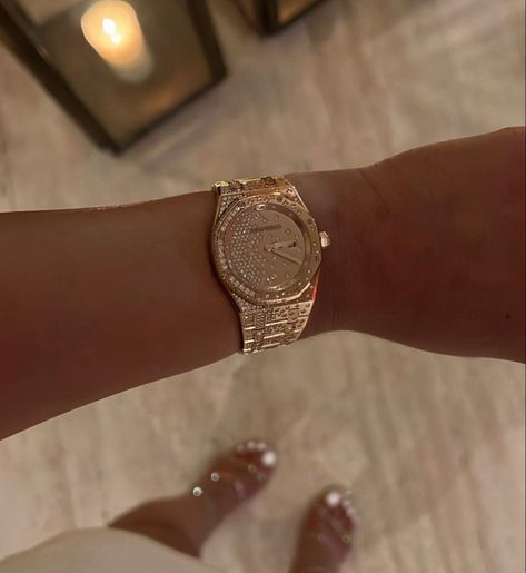 Gold Rolex Women, Statement Fashion Pieces, Rolex Women, Cute Engagement Rings, Expensive Jewelry Luxury, Gold Rolex, Rich Girl Lifestyle, Luxe Jewelry, Rich Women