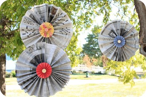 made out of newspapers, paper fan party decor! Newspaper Decorations, Newspaper Diy, Newspaper Office, Newspaper Flowers, Old Fashioned Games, Newspaper Craft, Vintage Birthday Parties, Twin Birthday Parties, Author Event