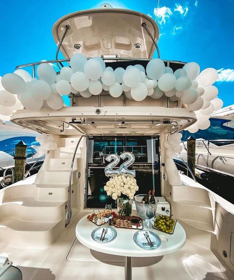 Yacht Birthday Party Decor, Yatch Party Decorations, 40th Birthday Yacht Party, Yatch Party Decor Ideas, Yatch Decor Birthday, Private Yacht Party, Yacht Birthday Party Aesthetic, Birthday Boat Decorations, Birthday On A Boat Party Ideas