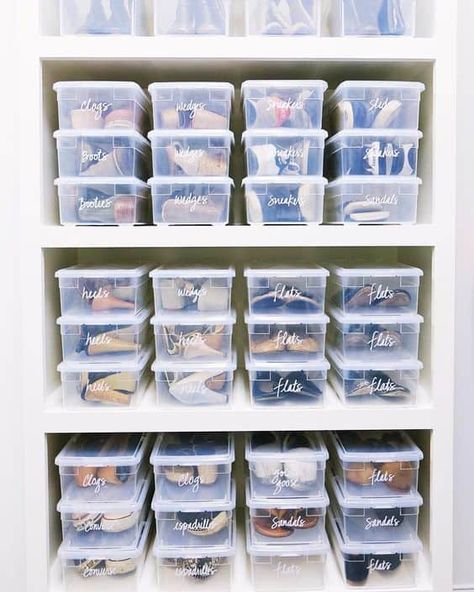 Kuggis Ikea, Closet Organized, Shoe Box Storage, Organizar Closet, Closet Diy, Plastic Shoe Boxes, Closet Shoe Storage, Small Closets, Small Closet Organization