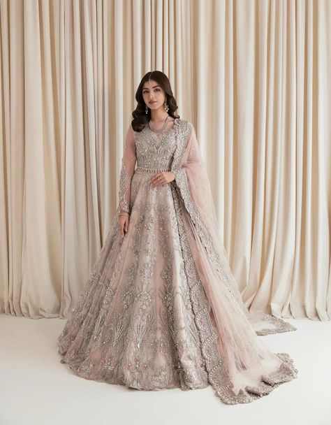 Sadaf Fawad Khan, Fancy Maxi Dress, Fawad Khan, Indian Bridesmaid Dresses, Party Wear Gowns, Pakistani Women Dresses, Walima Dress, Bride Dress Simple, Trendy Outfits Indian