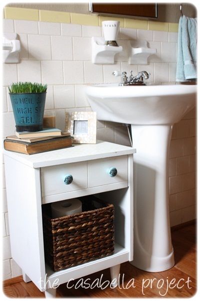 Use a nightstand next to a pedestal sink for more storage. I have one of these in the garage I could re purpose! Half Bathroom Storage Ideas, Pedistool Sink, Pedestal Sink Bathroom Ideas, Repurposed Nightstand, Pedestal Sink Vanity, Pedestal Sink Ideas, Pedestal Sink Storage, Bathroom Pedestal, Flat Inspiration