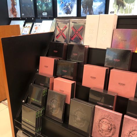 Kpop Album Store Aesthetic, Blackpink Album Aesthetic, Album Blackpink, Blackpink Album, Kpop Store, Album Kpop, Merch Kpop, Kpop Albums, Kpop Album