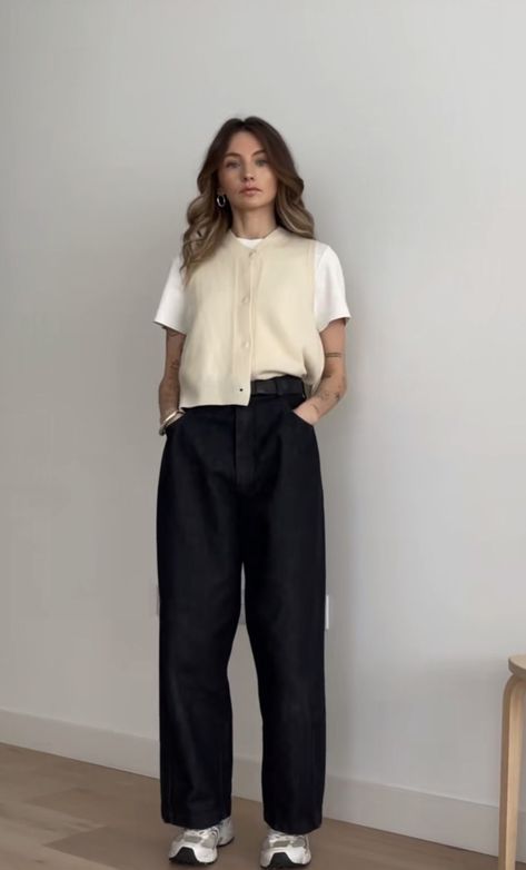 Fall Fashion 2024 Business Casual, Tomboy Femme Work Outfits, Nonprofit Work Outfit, British Outfits Women Summer, 90s Inspired Work Outfit, Gen Z Workwear, Business Professional Outfits For Women Interview, Formal Teacher Outfit, Manager Outfits Women Business Casual