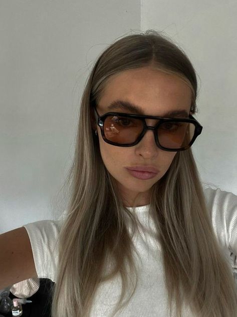 Corrupt By Penelope Douglas, Sunglasses For Round Face, Aesthetic Glasses, Aesthetic Sunglasses, Sunglasses For Your Face Shape, Glasses For Round Faces, Round Face Sunglasses, Sunglasses Aesthetic, Sporty Sunglasses