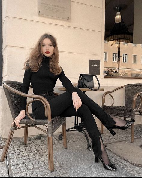 Modern Persephone, Instagram Coffee, Look Formal, All Black Outfit, Parisian Chic, Grace Kelly, Fall Style, Looks Style, Audrey Hepburn