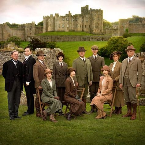 Downton Abbey Cast, Downton Abbey Series, Hugh Bonneville, Julian Fellowes, Alnwick Castle, Downton Abbey Fashion, Highclere Castle, Downton Abby, Michelle Dockery