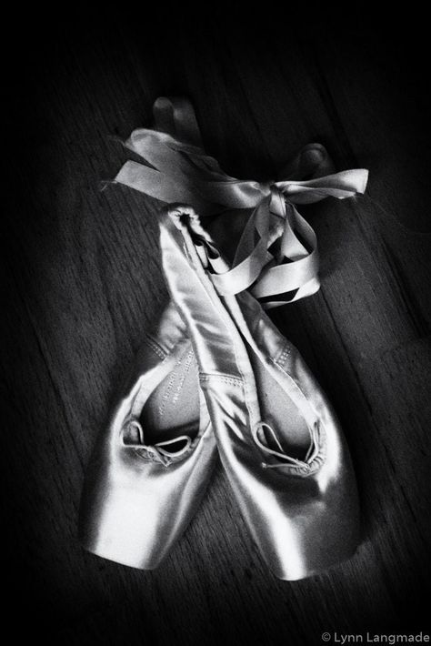 Ballet Art -- a black and white ballet print of pointe shoes by Lynn Langmade -- A luminous photograph of pointe shoes on a dance floor. This photo would make a wonderful art for a ballerina or dance themed room. -- SAVE --  when you buy 3 or more prints! Go here: http://ow.ly/wLCIg   MORE BALLET PHOTOS: http://etsy.me/2d7zHGB    MORE BLACK & WHITE PHOTOS: http://ow.ly/wLD2w   TITLE AND ARTIST NAME PRINTED ON BACK **Mat and frame not included** TITLE: "All the World's a Stage" SIZE: 5x7, 8x10, 8 Ballet Prints, Dance Like No One Is Watching, Ballet Art, Ballerina Dancing, Ballet Photos, People Dancing, Ballet Photography, Tiny Dancer, Point Shoes