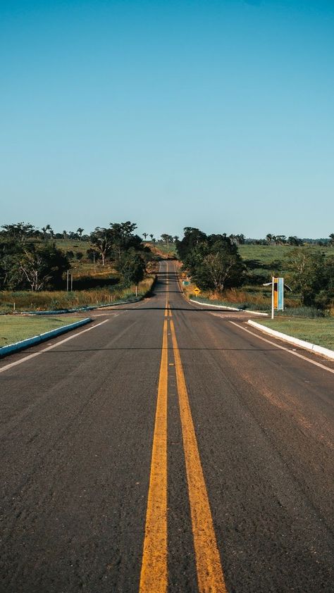 Roadways Photography, Road Background, Road Pictures, Road Photography, Iphone Wallpaper Landscape, Beautiful Roads, Scenic Roads, Scenery Background, American Road Trip