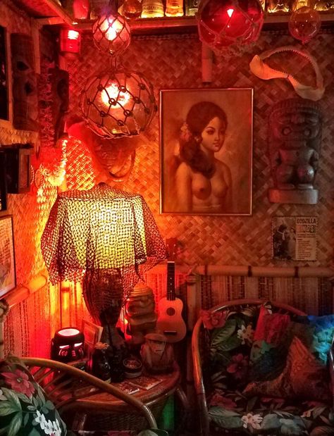 Diy Tiki Bar Decor, Vintage Tiki Aesthetic, Tiki Diy, Tiki Bar Lights, Tiki Aesthetic, 2024 Intentions, Couple Rooms, Tiki Christmas, Tiki Bars Diy