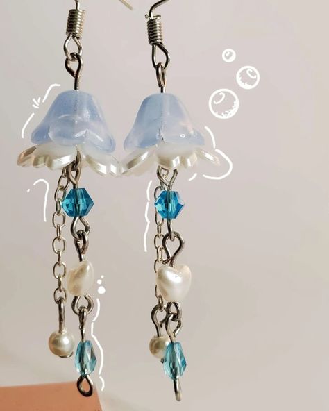 Earrings blue beaded jellyfish Jelly Fish Earrings Diy, Jellyfish Jewelry Diy, Beaded Jellyfish Earrings, Jellyfish Beaded Earrings, Jelly Fish Earrings, Jellyfish Earrings Diy, Bead Jellyfish, Bead Jewellery Making Ideas, Jellyfish Beads