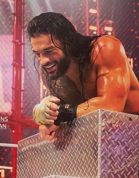 Roman Reigns Selfie, Roman Reigns Smile, Roman Reigns Shirtless, Roman Reigns Wwe Champion, Wwe Superstar Roman Reigns, Emo Stuff, Wwe Roman Reigns, Wrestling Superstars, 인물 사진