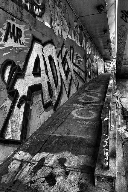 Graffiti Photography, Happy New Year Quotes, Mini Craft, Street Graffiti, Quotes About New Year, Bw Photo, Grunge Aesthetic, Graffiti Art, Retro Poster