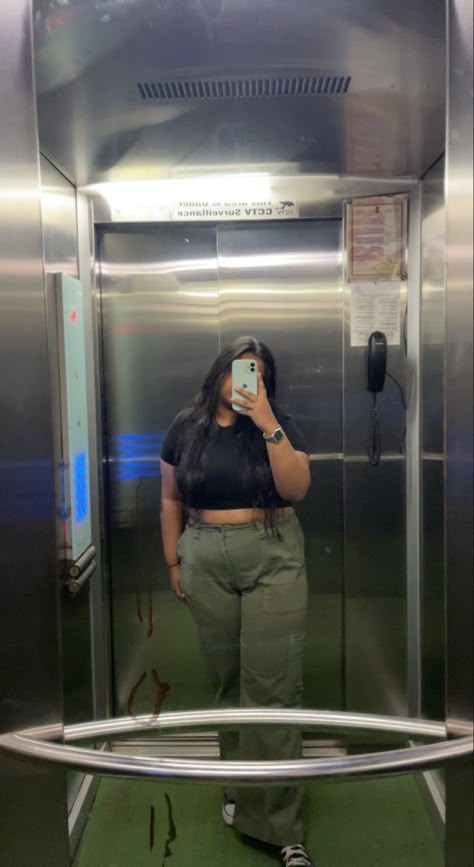 Plus Size Cargo Outfits, Cargo Pants Midsize, Chubby Korean Outfits, Plus Size Cargo Pants Outfit, Cargo Pants Outfit Plus Size, Midsize Outfits Casual, Plus Size Outfits Aesthetic, Green Jeans Outfit, Cargo Pants Plus Size