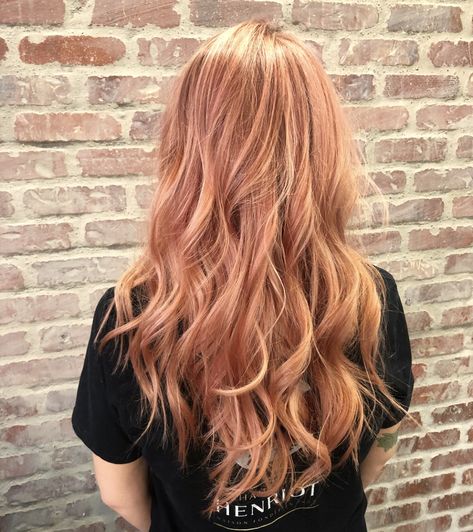 It’s a process! Blonde hair transition to pink hair. Peachy, rose gold, pink, i see it all in the hair! Peachy Blonde Hair Rose Gold, Rose Gold Copper Hair, Pink Toned Blonde Hair, Peachy Blonde Hair, Peachy Pink Hair, Copper Rose Gold Hair, Peach Blonde, Apricot Hair, Grad Hair