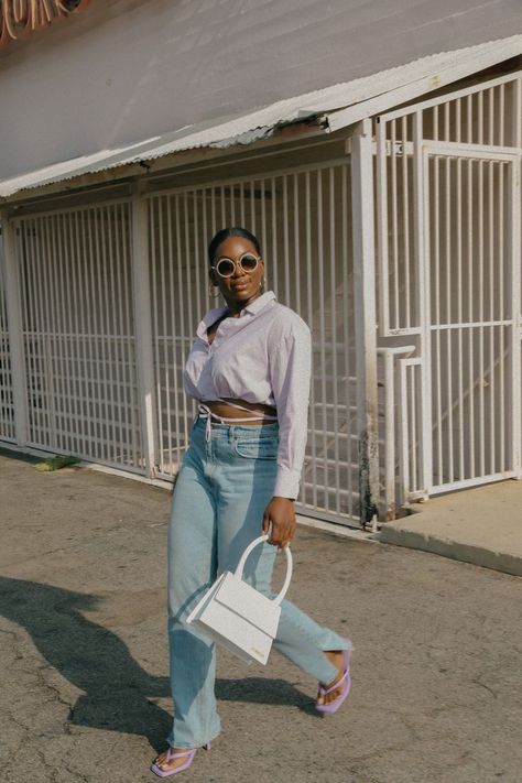 Jacquemus White Bag, Lilac Purple Outfit, Lilac Clothes, Outfit Inspo Purple, Jean Sandals Outfit, White Bag Outfit, Jacquemus Le Grand Chiquito, Le Grand Chiquito, Lilac Heels