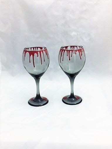 Valentine Wine Glasses, Halloween Party Cups, Vampire Decor, Halloween Glasses, Vampire Party, Gothic Kitchen, 80s Punk, Birthday Wine Glass, Horror Gifts