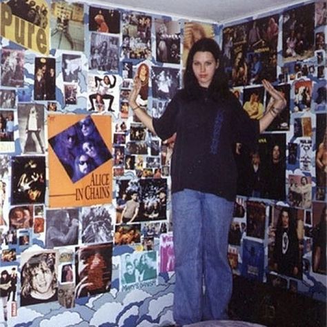 Y2K DAILY 🍒 on Instagram: “which slide would your 90s/00s room look like?” 00s Room, Grunge Bedroom, Retro Room, Grunge Room, Room Deco, Indie Room, Aesthetic Rooms, Teenage Bedroom, Dreamy Room