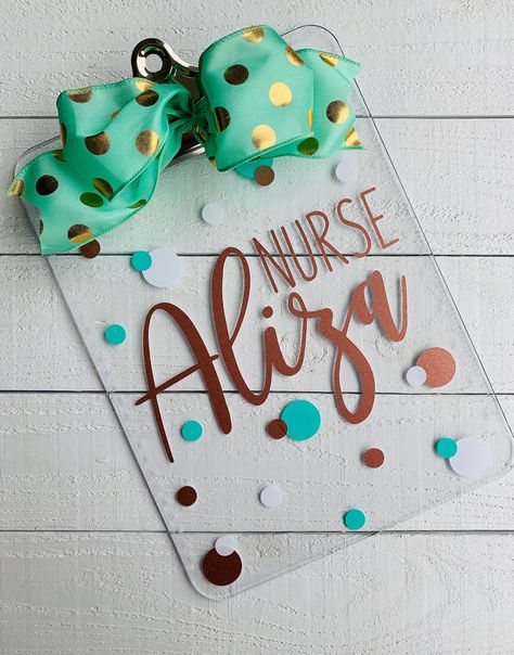 Nurse Clipboard, Acrylic Clipboard, Clipboard Decorating, Diy Clipboard, Personalized Clipboards, Nurses Week Gifts, Vinyl Personalized, Nursing Accessories, Nursing Student Gifts