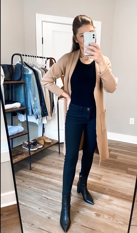 Camel Duster Cardigan, Long Tan Sweater Outfit Cardigans, Long Beige Cardigan Outfit Winter, Beige Coatigan Outfit, Long Cardigan Summer Outfit, Coat Cardigan Outfit, Beige Duster Cardigan Outfit, Long Cardigan Work Outfit, Coatigan Outfit Work