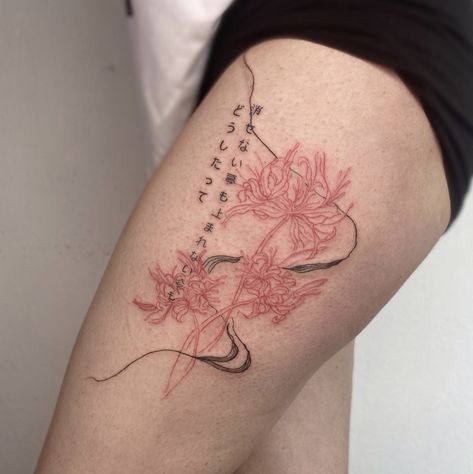 Tattoo by @gusef.doga on Instagram, who is based in Izmir, Turkey. Japanese Thigh Tattoo, Seoul Tattoo, Red Spider Lilies, Spider Lilies, Lillies Tattoo, Strawberry Tattoo, Lily Flower Tattoos, Flower Thigh Tattoos, Spider Lily