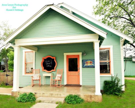 Seafoam green cottage Cottage Makeover, Beach House Exterior, Cottage Exterior, Short Article, Style Cottage, Beach Cottage Decor, Beach Cottage Style, House Paint Exterior, Exterior Paint Colors