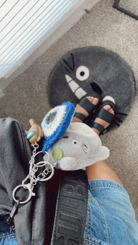 totoro keychain ojo crochet evil eye brown bear among us crewmate studio ghibli aesthetic doc martens fashion baggu keychains outfit Doc Martens Fashion, Aesthetic Doc Martens, Totoro Keychain, Studio Ghibli Aesthetic, Crochet Evil Eye, Among Us Crewmate, Crochet Studio, Ghibli Aesthetic, Pretty Tote Bags