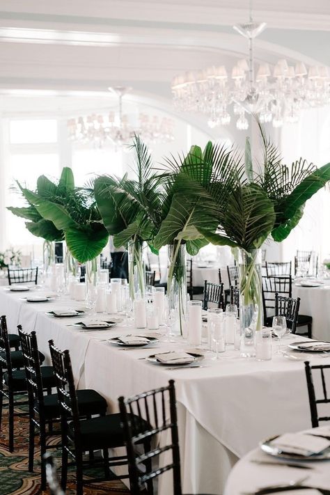 Wedding Green Ideas, Black And White Tropical Wedding, Tropical Plant Wedding, Tropical Wedding Table Decor, Black White Wedding Reception, Wedding Decor Indoor, Jungle Centerpieces, Greenery Centerpieces, Wimbledon 2023