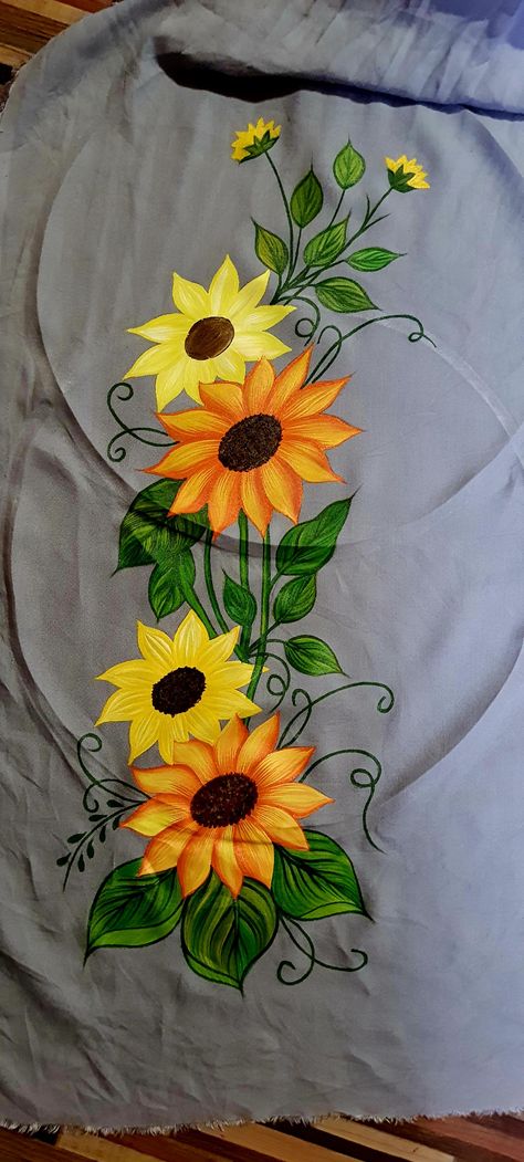 Fabric Colour Painting, Fabric Paint Shirt, Saree Painting Designs, Fabric Paint Diy, Saree Painting, Fabric Painting Techniques, Kerala Mural Painting, Fabric Painting On Clothes, Dress Painting