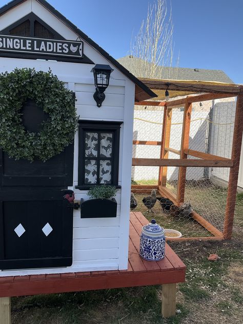 Chicken Coop White And Black, Red And Black Chicken Coop, Chicken Coop Black And White, White Chicken Coop With Black Trim, White And Black Chicken Coop, Boujee Chicken Coop, Black And White Chicken Coop, Chicken Coop Color Ideas Paint, Living Naturally