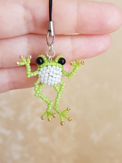 Beaded Lizard Earrings, Animals Out Of Beads, Bead Charms Patterns, Seed Bead Figures, Seed Bead Patterns Animals, Seed Bead Mushroom Pattern, Wire Bead Animals, Diy Bead Animals, Beaded Charms Diy