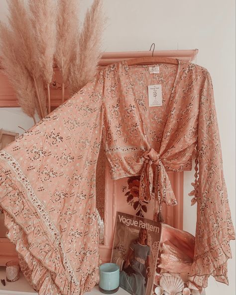 Pinks, festivalwear, bohemian gypsy style 
Indian hippy chic Huge Butterfly, Looks Hippie, Floral Prom Dress, Mode Hippie, 70s Inspired Fashion, Prom Dress Evening, Estilo Country, Vogue Pattern, Boho Chic Outfits