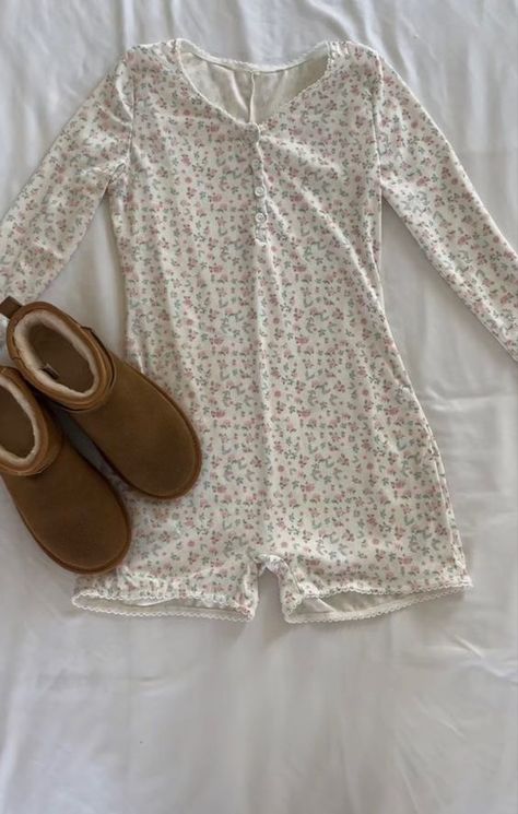 Outfits Laid Out On Bed, Cute Pijamas Coquette, Cutesy Pajamas, What To Wear On A Movie Date, Women’s Pjs, European Loungewear, Brandy Pajamas, Elegant Pjs, Brandy Melville Pajamas