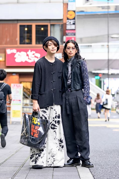 The Best Street Style at Tokyo Fashion Week Spring 2022 | Vogue Japan Fashion Street Casual, Japan Style Outfits, Spring Outfits Japan, Tokyo Fashion Week Street Styles, Tokyo Outfits, Japanese Street Style, Japan Fashion Week, Street Style 2022, Japan Fashion Street