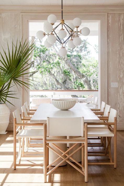 KiawahRiver-D — Starr Sanford Design Modern Coastal Dining Room, Beach House Dining Room, Modern Coastal Interior Design, Miami House, Coastal Dining Room, Beach House Living Room, Modern Coastal Decor, Breakfast Nooks, Casual Dining Rooms