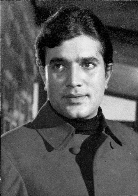 Rajesh khanna Old Film Stars, Rajesh Khanna, Retro Bollywood, India First, Film Stars, Film History, Black N White Images, Bollywood Movies, Art Inspo