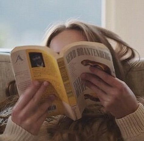 Skam Chris, Desain Signage, Reading A Book, Girl Reading, Book Girl, I Love Books, Study Motivation, My Vibe, Book Aesthetic