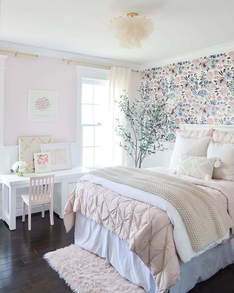 Accent Wall Girls Bedroom, Kids Room Paint Colors, Benjamin Moore Bedroom, Bedroom Wallpaper Accent Wall, Girls Bedroom Wallpaper, Girls Room Wallpaper, Bedroom Painting, Kids Interior Design, Kids Room Paint