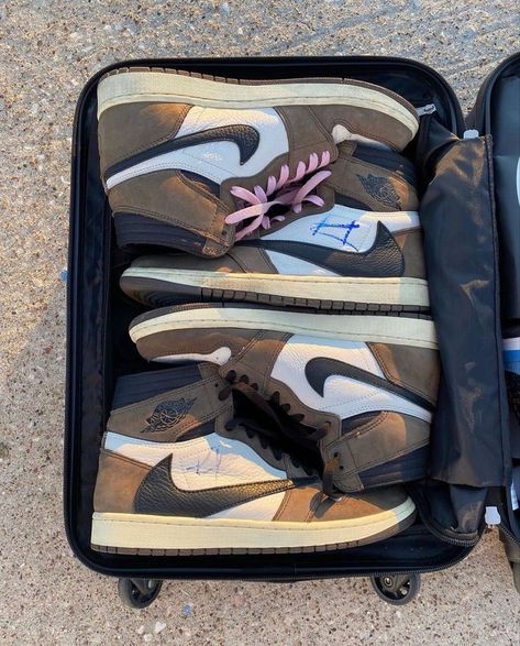 Free Delivery Travis Scott Sneakers, Jordan Travis Scott, Travis Scott Shoes, Jordans Sneakers Outfit, Sneaker Heads, Replica Sneakers, Shoes Wallpaper, Buy Sneakers, Jordan Outfit