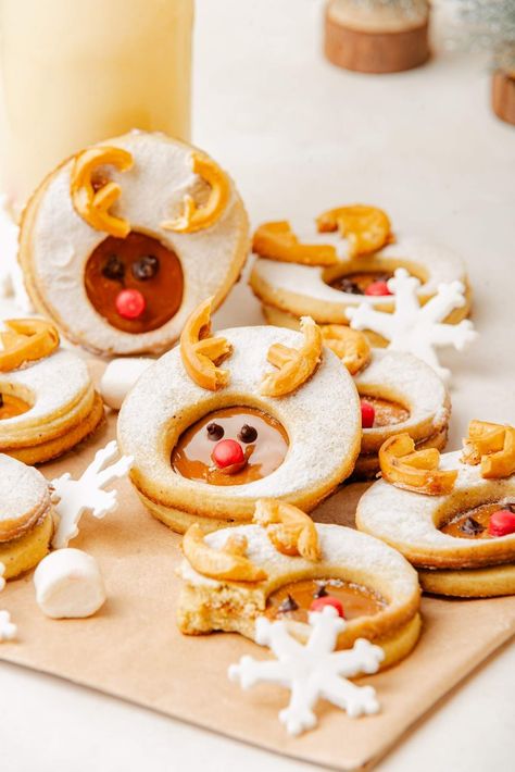 Just look at these adorable reindeer Linzer cookies. They’re wonderfully rich, buttery, and packed with a nutty flavor. This fun take on the traditional Linzer cookie swaps out the usual jam for a luscious filling of Biscoff spread (or caramel) that you’ll absolutely love. Those charming little faces and their pretzel antlers - how cute. Not only do they taste amazing, but they’ll also be a fun conversation starter at your holiday gatherings. These festive cookies are crisp, tender and sweet. Linzer Heart Cookies, Rudolph Cookies, Linzer Cookie, Linzer Cookies Recipe, Edible Eyes, Reindeer Cookies, Mini Candy Canes, Biscoff Spread, Linzer Cookies