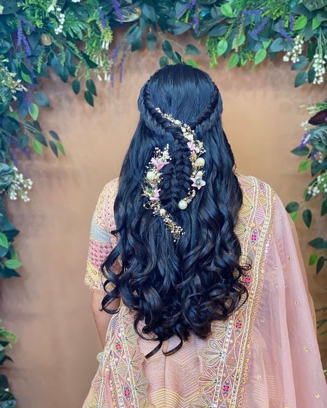 Sejal Savaliya on Instagram: “Beautiful braids with blooming trail of baby’s-breath and pearls to bless the look! 🤍🌸 . HMUA : @sejal_savaliya22 & Team In frame :…” Feminine Hairstyle, Layer Haircut, Ethereal Realm, Lady Locks, Timeless Hairstyles, Easy Trendy Hairstyles, Hair Style On Saree, Ethereal Elegance, Hair Style Vedio