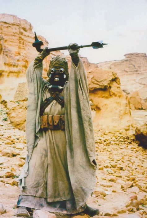 Scene 18 – Attack of the Sand People | Star Wars Archives Sand People, Tusken Raider, Star Wars Planets, Star Wars Episode Iv, Dark Side Star Wars, Star Wars Fashion, Star Wars Diy, Star Wars Models, Star Wars 1977