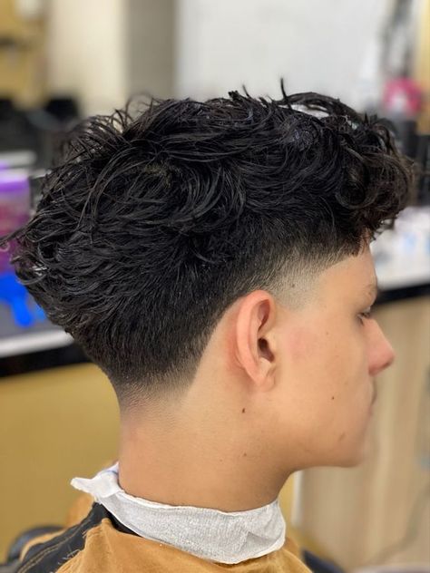 Low Taper Fade Haircut: 29 Stunning Ideas for Cute Men Low Taper Haircut, Taper Fade Long Hair, Boys Haircuts Long Hair, Taper Fade Short Hair, Fade Haircut Curly Hair, Low Taper Fade Haircut, Taper Fade Curly Hair, Haircut Selfie, Photo Hijab