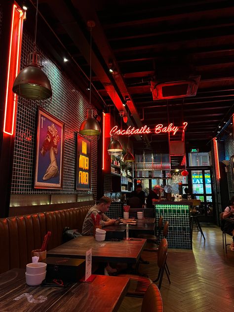 Bar Restaurant Aesthetic, Live Music Restaurant Design, Karaoke Bar Interior, Industrial Style Bar Design, Small Bar Design Restaurant, Vintage Restaurant Interior Design, Neon Restaurant Interior, Country Bar Aesthetic, Lounge Bar Ideas